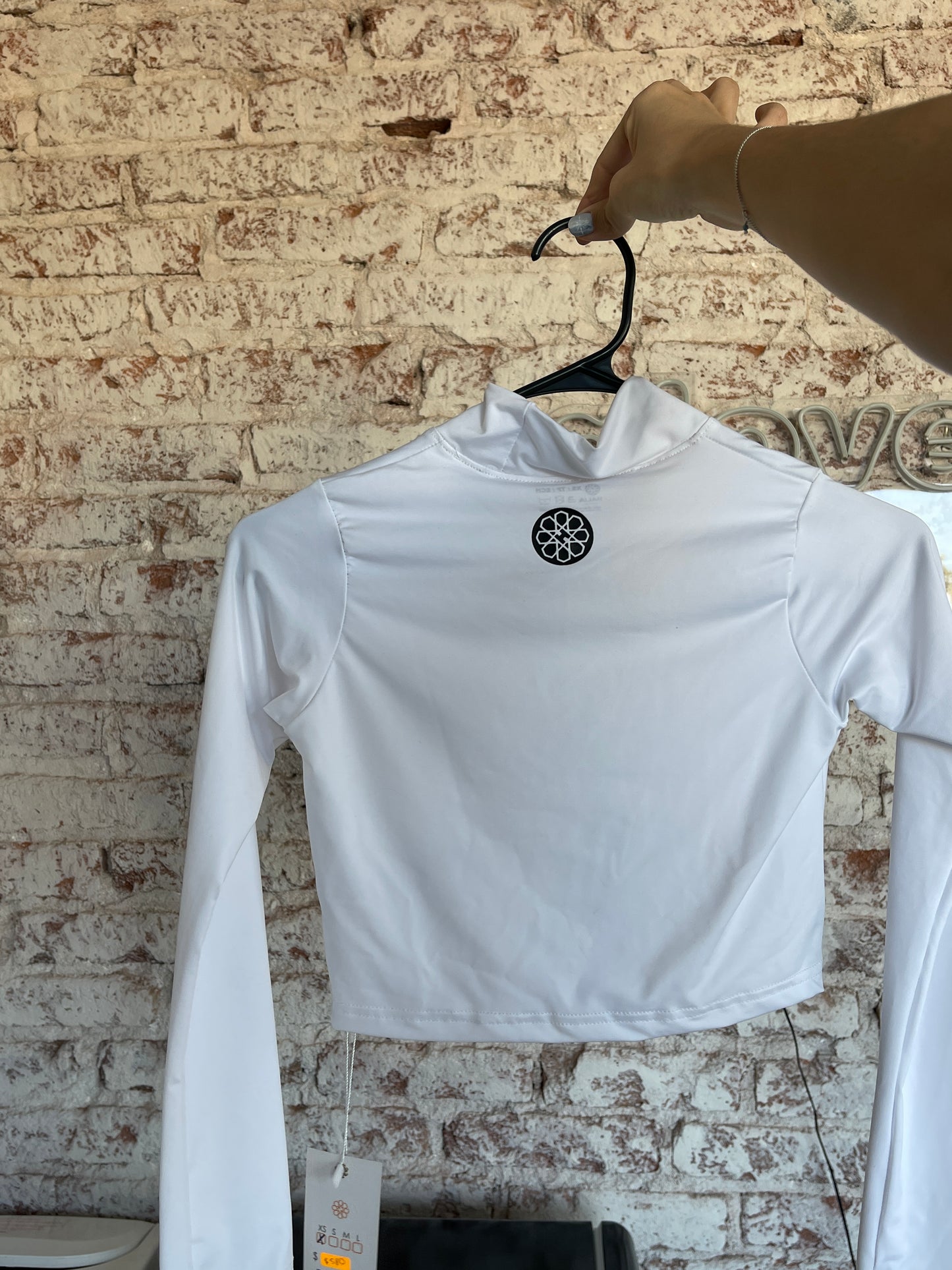 crop top cuello alto blanco