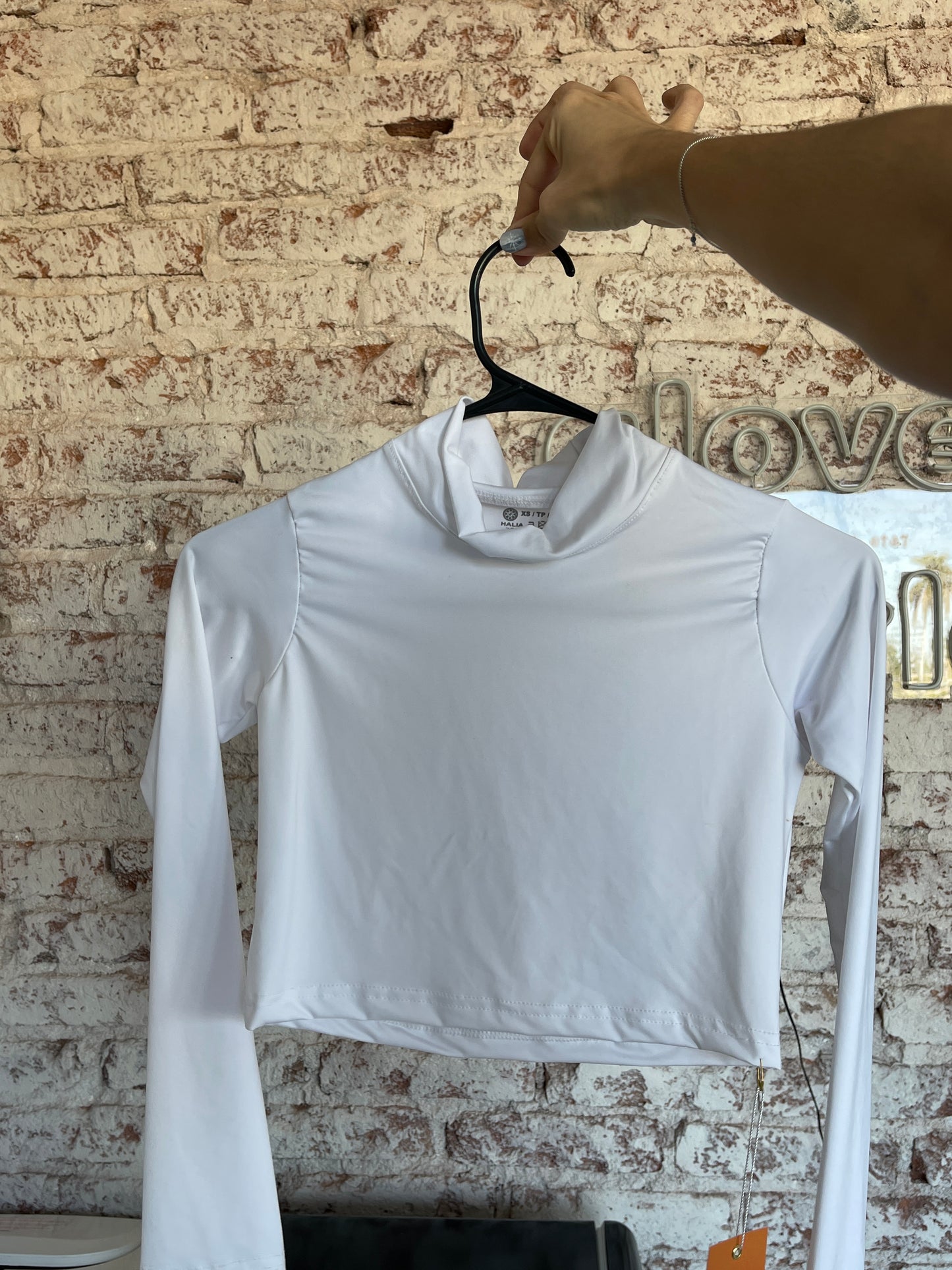 crop top cuello alto blanco