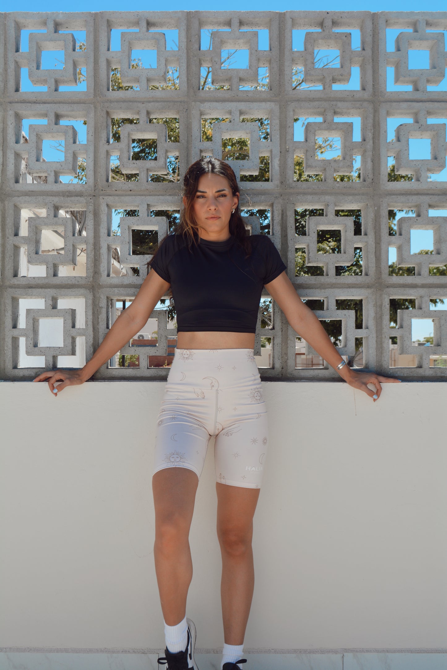 Crop top manga corta negro